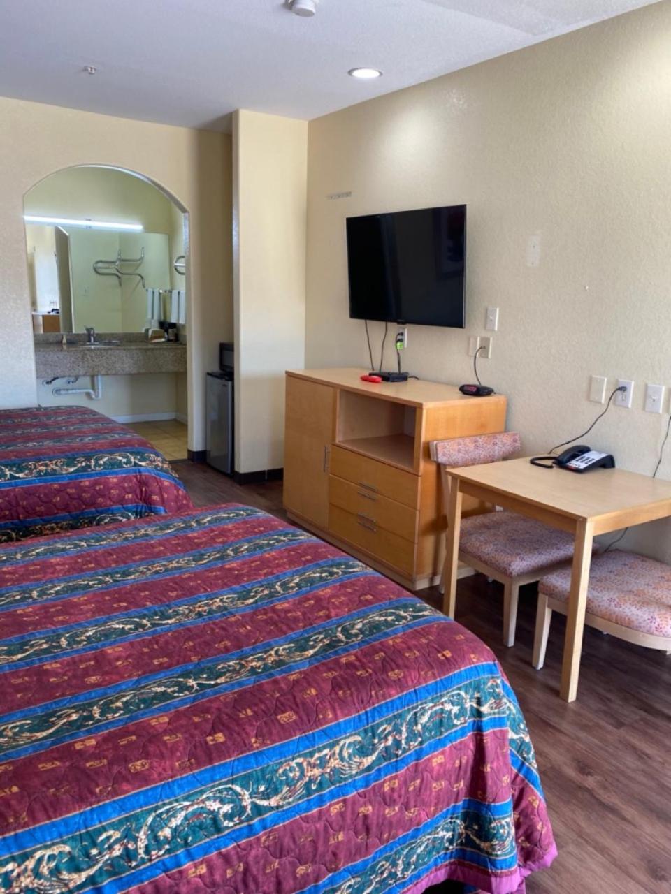 Relax Inn & Suites Angleton Kültér fotó